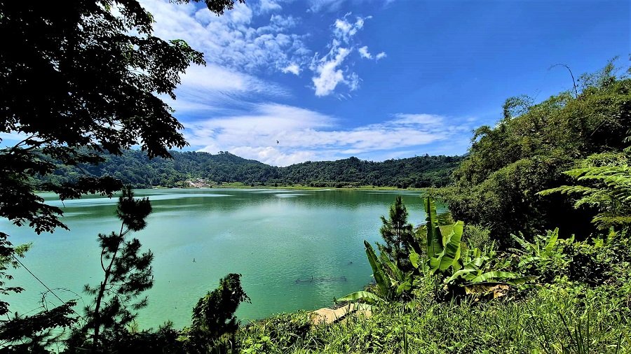 lorenso_bunaken-tour Linow lake, Tomohon